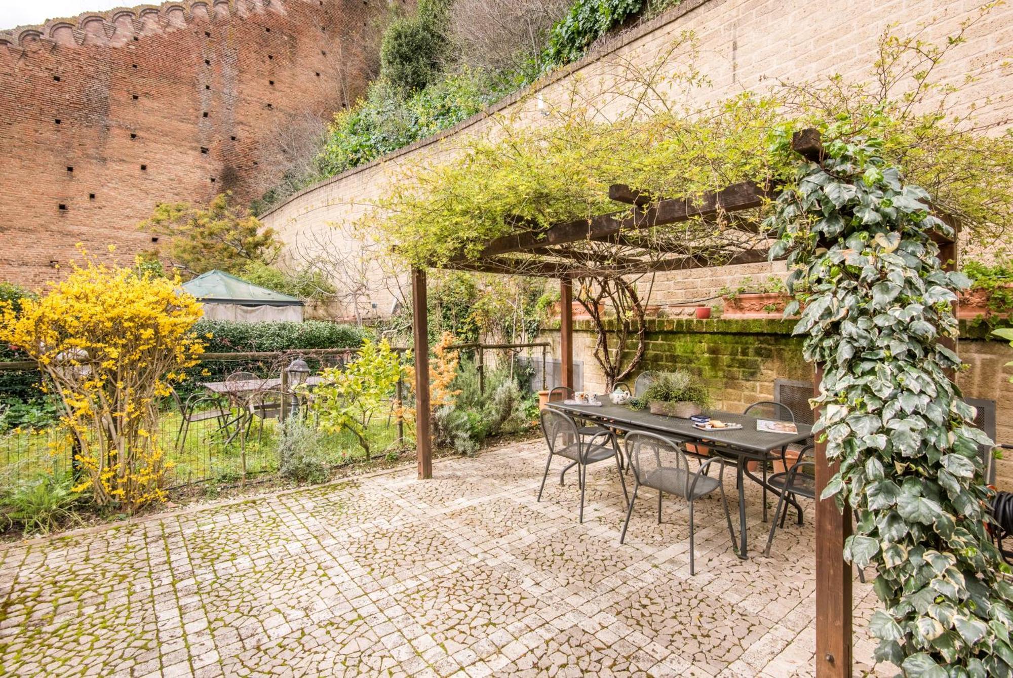 Secret Garden Siena Villa ภายนอก รูปภาพ